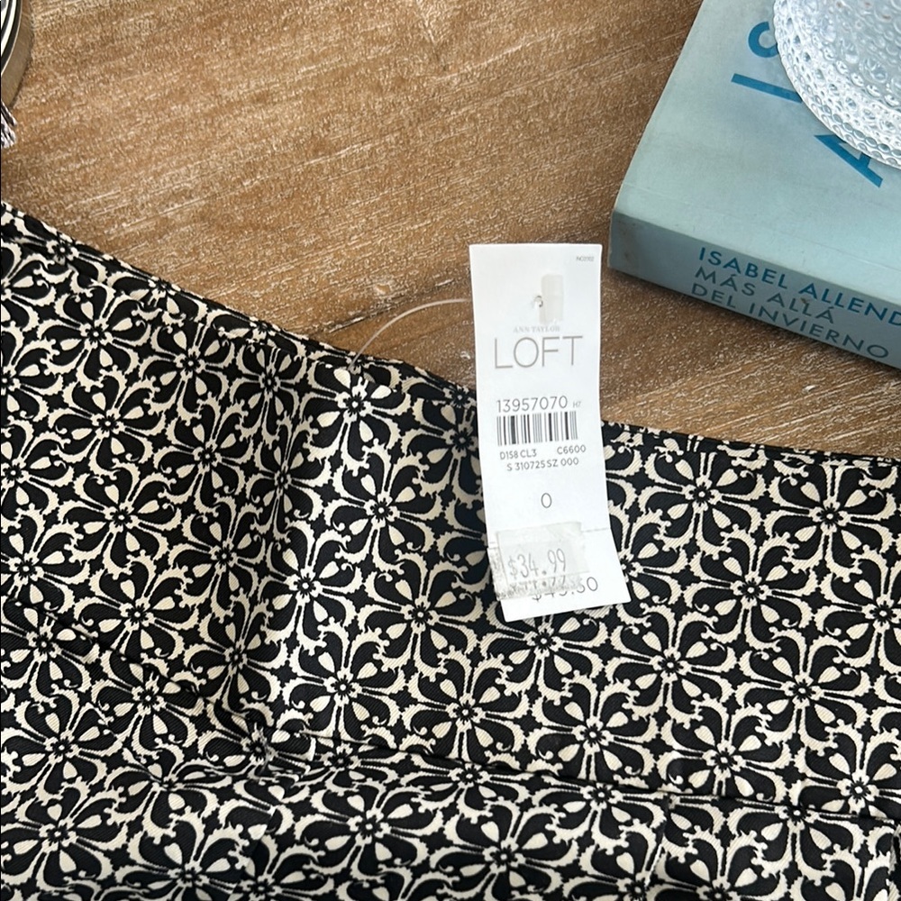 LOFT Black and White Patterned Women’s Shorts - Picture 2 of 3